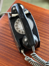 Load image into Gallery viewer, Retro Telephone