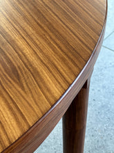 Load image into Gallery viewer, Mid-Century Round Extendable Dining Table