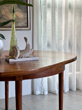 Load image into Gallery viewer, Mid-Century Round Extendable Dining Table