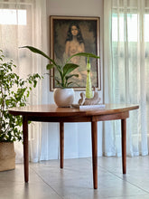Load image into Gallery viewer, Mid-Century Round Extendable Dining Table