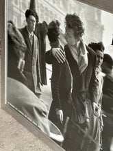 Load image into Gallery viewer, Vintage Robert Doisaneau Poster