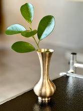 Load image into Gallery viewer, Vintage Small brass Vase