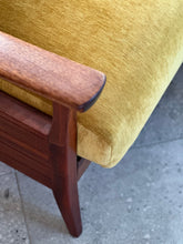 Load image into Gallery viewer, Mid-Century Grafton Everest Couch