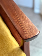 Load image into Gallery viewer, Mid-Century Grafton Everest Couch
