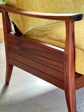 Load image into Gallery viewer, Mid-Century Grafton Everest Couch