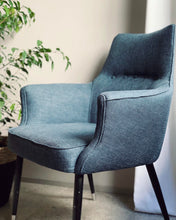 Load image into Gallery viewer, Retro Armchair