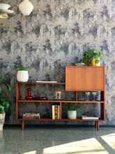 Load image into Gallery viewer, Drinks cabinet/ bookshelf