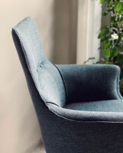 Load image into Gallery viewer, Retro Armchair