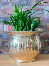 Load image into Gallery viewer, Vintage Brass Pots
