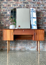 Load image into Gallery viewer, Retro Dressing table