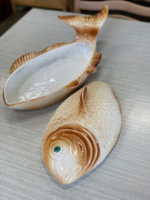 Load image into Gallery viewer, Retro Fish-Shape Casserole