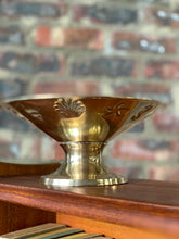Load image into Gallery viewer, Vintage Brass Pots