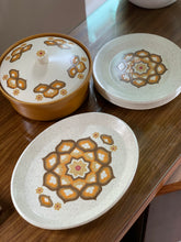 Load image into Gallery viewer, Retro Kalabar Kitchenware Set