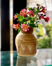 Load image into Gallery viewer, Pottery vase