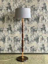 Load image into Gallery viewer, Vintage Floor Lamp