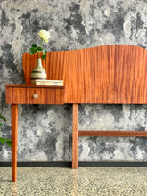 Load image into Gallery viewer, Retro Headboard