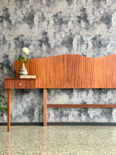 Load image into Gallery viewer, Retro Headboard