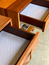 Load image into Gallery viewer, Pair of Pedestals
