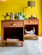 Load image into Gallery viewer, Pair of Pedestals