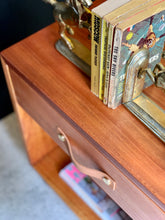 Load image into Gallery viewer, Pair of Pedestals