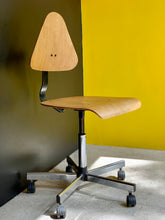 Load image into Gallery viewer, Vintage Task Chair