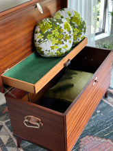 Load image into Gallery viewer, Vintage Kist by Aristo Craft