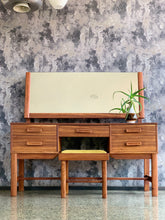 Load image into Gallery viewer, Retro dresser