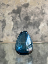 Load image into Gallery viewer, Glass Vases
