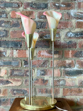 Load image into Gallery viewer, Vintage Arum Lilly Table Lamp