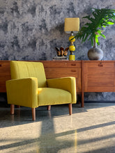 Load image into Gallery viewer, Retro Armchair