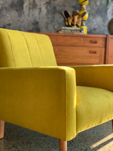 Load image into Gallery viewer, Retro Armchair