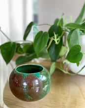 Load image into Gallery viewer, Retro Lucia Ware Bowl