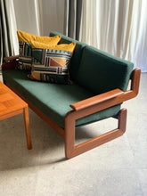 Load image into Gallery viewer, Grafton Everest Couch