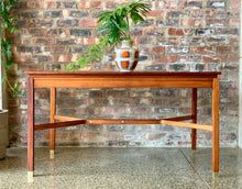 Load image into Gallery viewer, Mid-Century dining room table