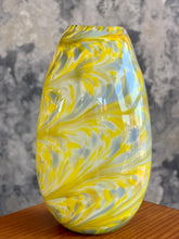 Load image into Gallery viewer, Glass Vase