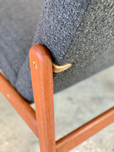 Load image into Gallery viewer, A Pair of Jørgen Bækmark Slipper Chairs