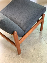 Load image into Gallery viewer, A Pair of Jørgen Bækmark Slipper Chairs