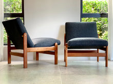 Load image into Gallery viewer, A Pair of Jørgen Bækmark Slipper Chairs
