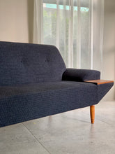 Load image into Gallery viewer, Retro Daybed