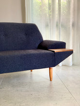 Load image into Gallery viewer, Retro Daybed