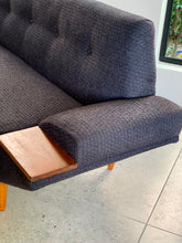 Load image into Gallery viewer, Retro Daybed