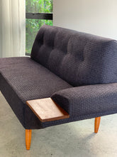 Load image into Gallery viewer, Retro Daybed