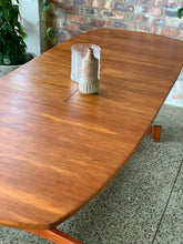 Load image into Gallery viewer, Novocraft Dining Room Table