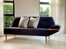 Load image into Gallery viewer, Retro Daybed