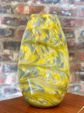 Load image into Gallery viewer, Glass Vase
