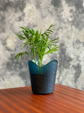 Load image into Gallery viewer, Petal Vase