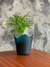 Load image into Gallery viewer, Petal Vase