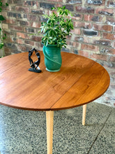 Load image into Gallery viewer, Teak round dropside table