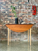 Load image into Gallery viewer, Teak round dropside table