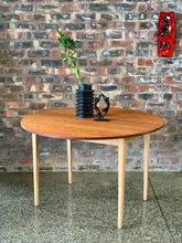 Load image into Gallery viewer, Teak round dropside table